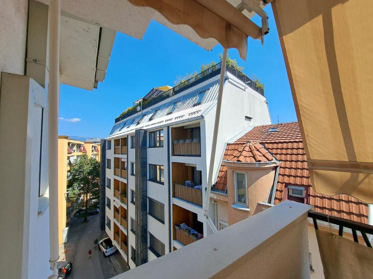 Bright Top Floor Apartment With Free Parking Skopje Eksteriør billede