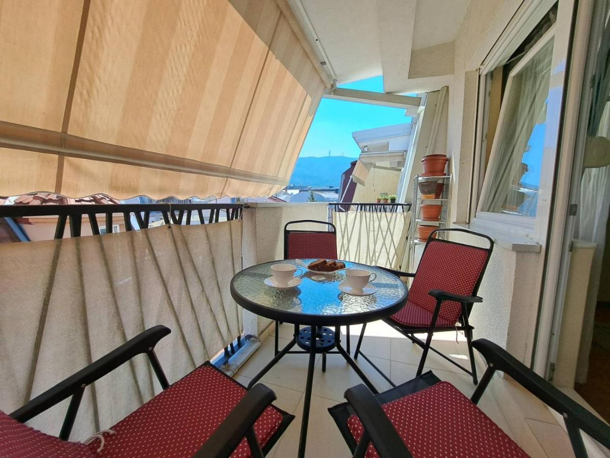 Bright Top Floor Apartment With Free Parking Skopje Eksteriør billede