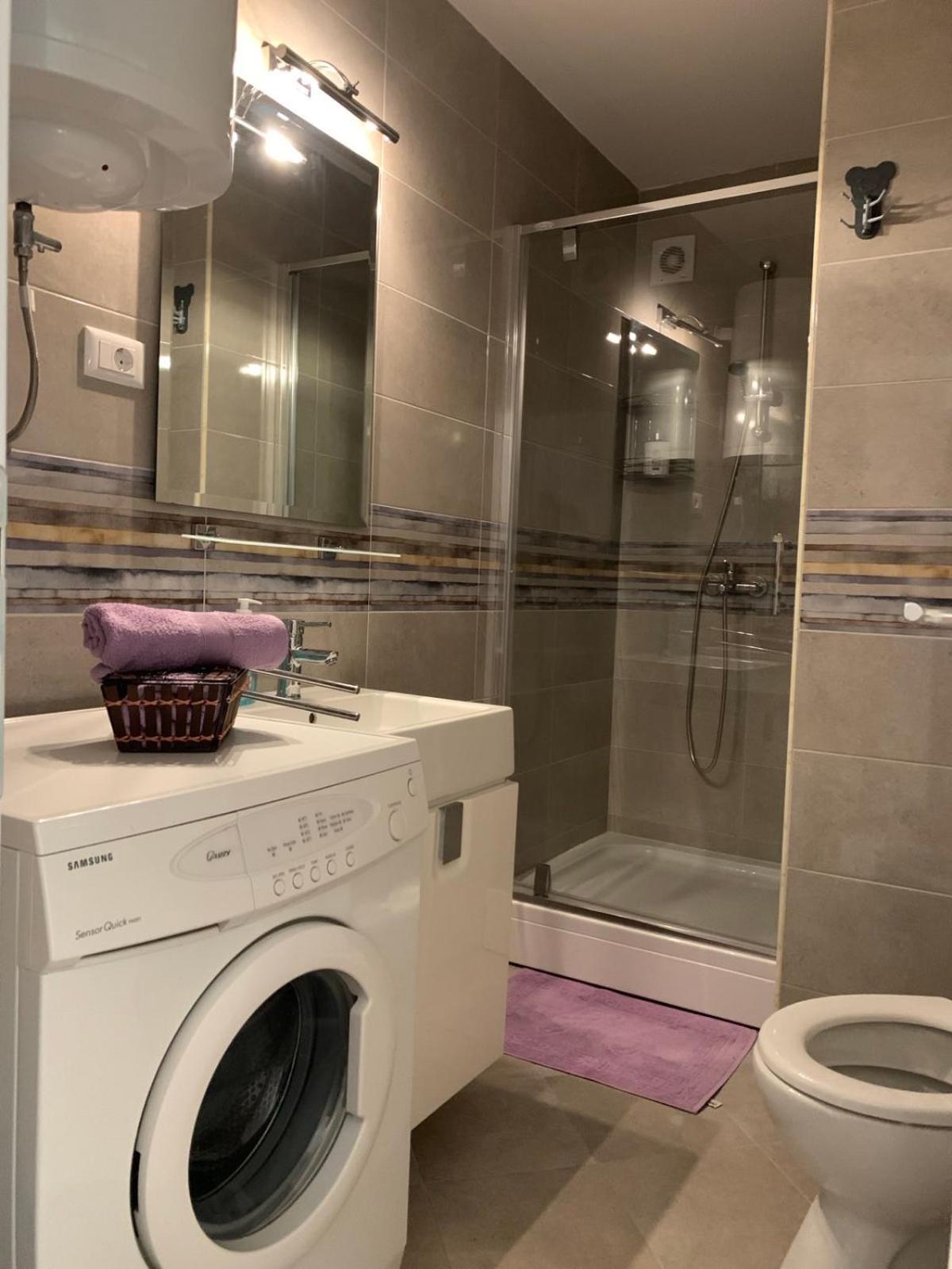 Bright Top Floor Apartment With Free Parking Skopje Eksteriør billede
