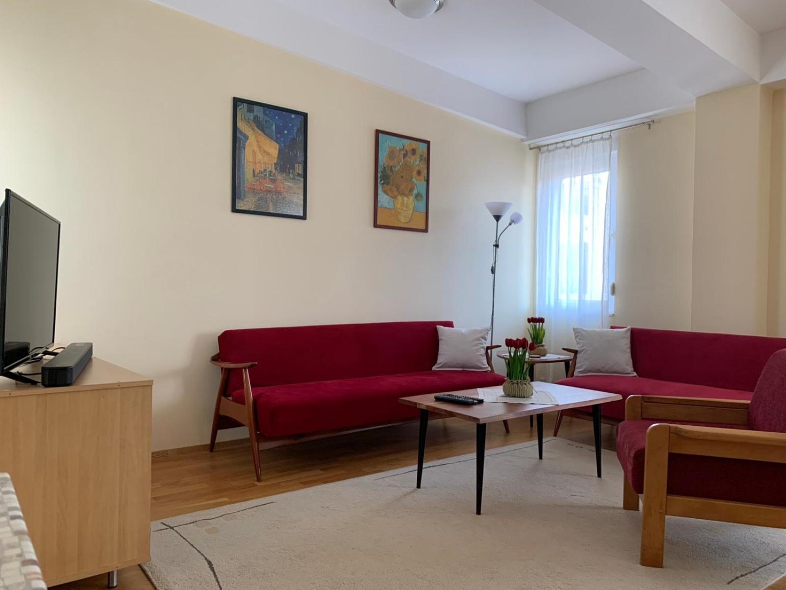 Bright Top Floor Apartment With Free Parking Skopje Eksteriør billede