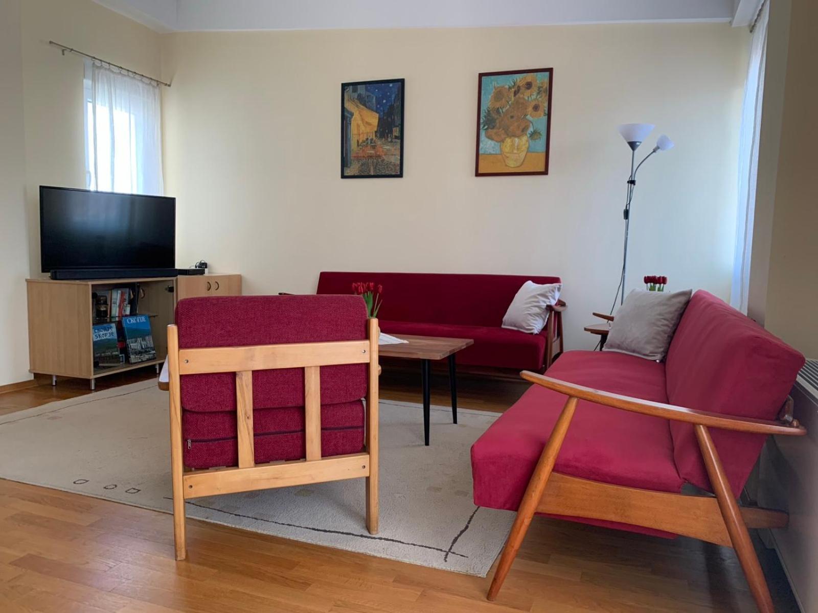 Bright Top Floor Apartment With Free Parking Skopje Eksteriør billede